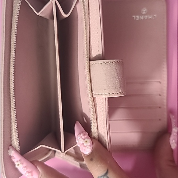 Chanel pink bifold wallet - Picture 4 of 8